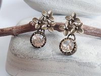 Vintage Floral Crystal Earrings – Antique Bronze Drop Earrings with Austrian Crystals, Romantic Nature-Inspired Jewelry for Women, Mum Gift