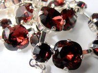 Burgundy Crystal Tennis Necklace | Anna Wintour Collet 