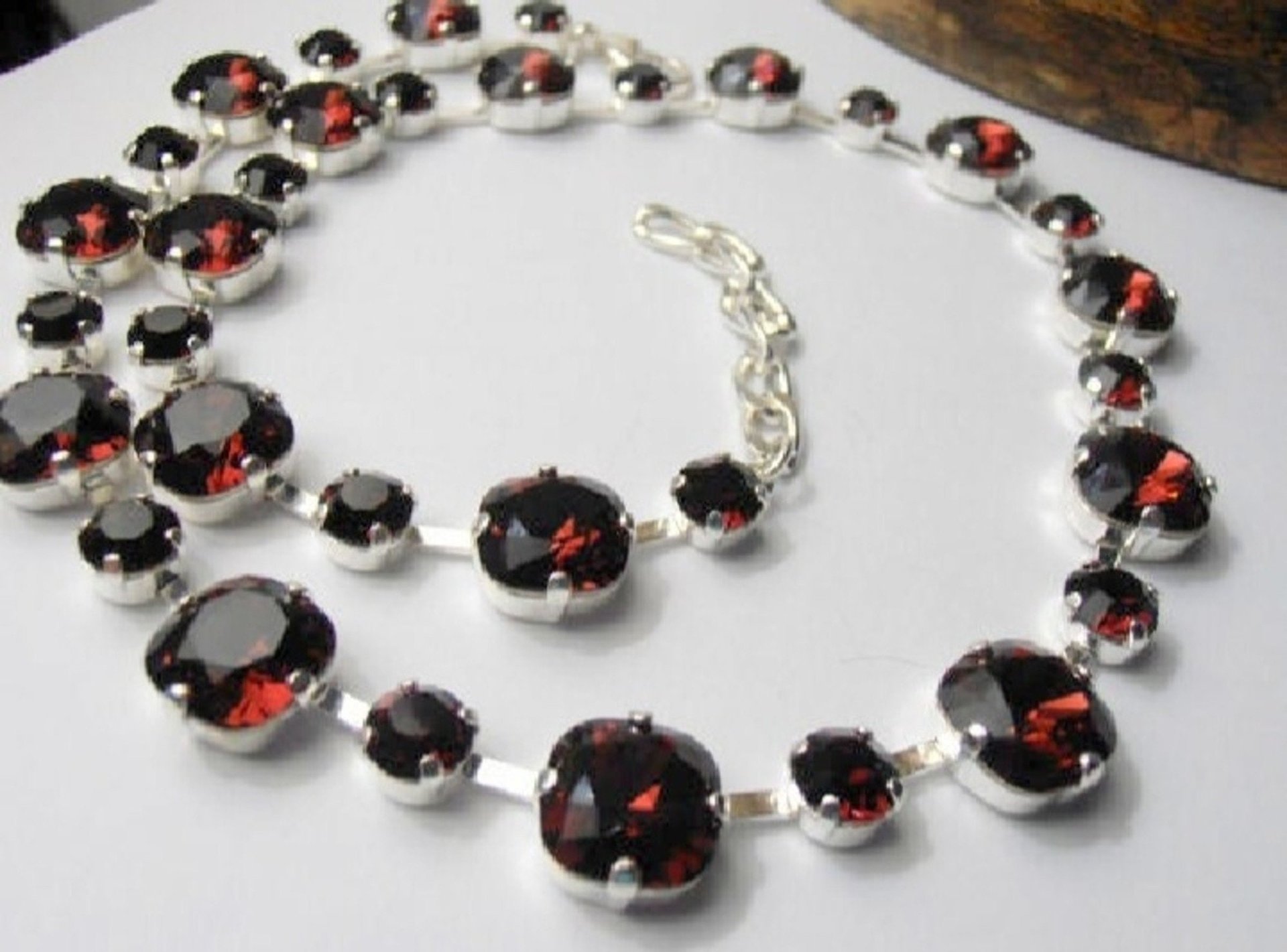 Burgundy Crystal Tennis Necklace | Anna Wintour Collet 