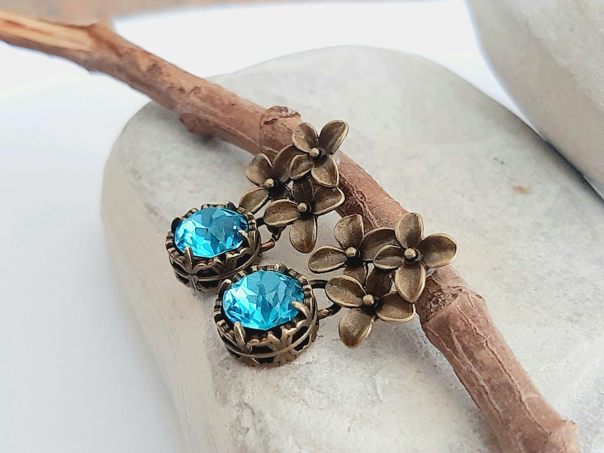 Antique Bronze Earrings for Bride Wedding Gift for Boho Bridal Vintage Style Boho Accessories for Wedding Crystal Stud Flower Design Dainty